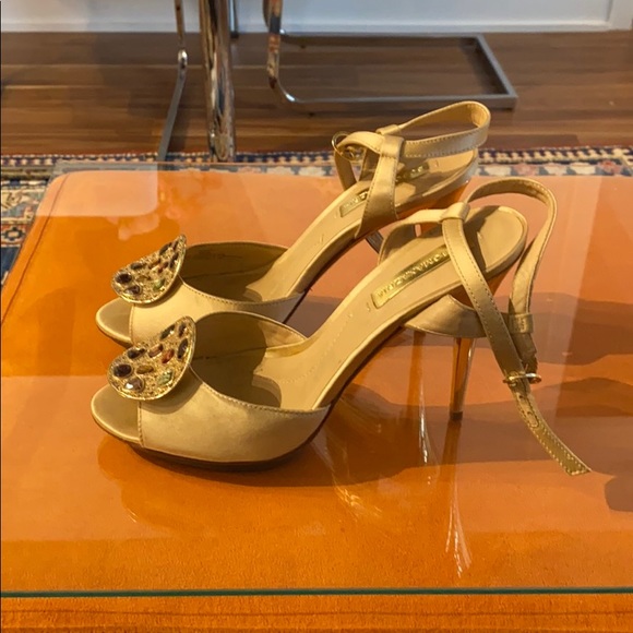 BCBG MaxAzria Pump - Picture 2 of 5